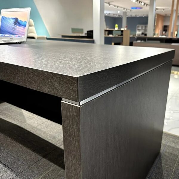 160cm x 80cm Managers Office Desk with a sleek finish and ample workspace