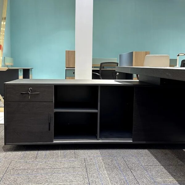 160cm x 80cm Managers Office Desk with a sleek finish and ample workspace