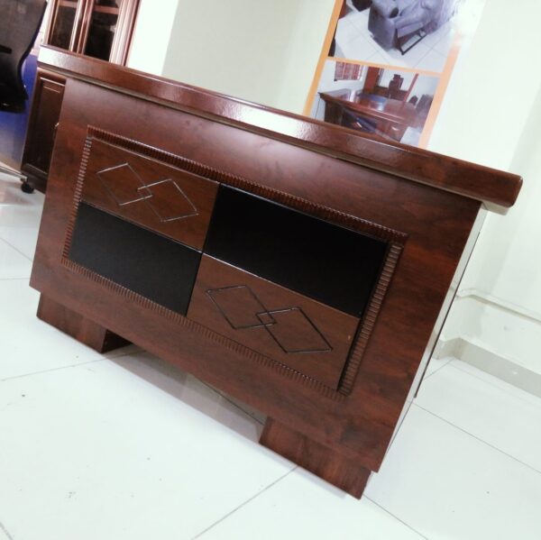 1400mm Modern Mahogany Executive Desk featuring a sleek design and ample workspace, ideal for offices.