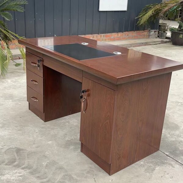 140cm Executive Boss Table with lockable drawers and spacious work surface.