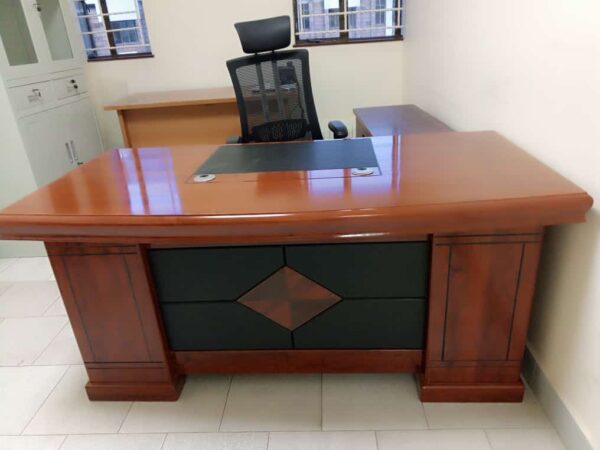 1800mm Executive Director’s Office Table with elegant wood finish and built-in storage for a sophisticated, professional workspace.