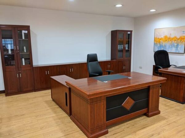 1800mm Executive Director’s Office Table with elegant wood finish and built-in storage for a sophisticated, professional workspace.