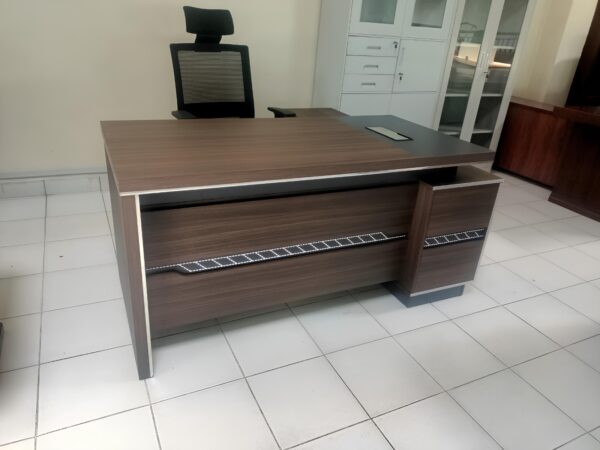 1800mm Modern Executive Manager's Desk with spacious surface, ergonomic design, and sleek, professional finish, ideal for modern office settings.