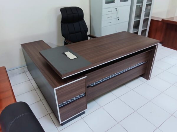 1800mm Modern Executive Manager's Desk with spacious surface, ergonomic design, and sleek, professional finish, ideal for modern office settings.