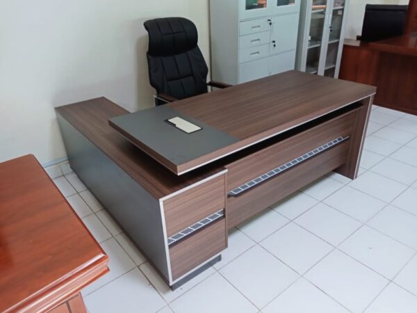 1800mm Modern Executive Manager's Desk with spacious surface, ergonomic design, and sleek, professional finish, ideal for modern office settings.