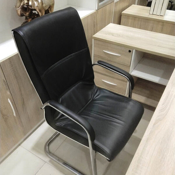 High Back Leather Executive Waiting Chair with premium upholstery and ergonomic design for optimal comfort in professional settings.