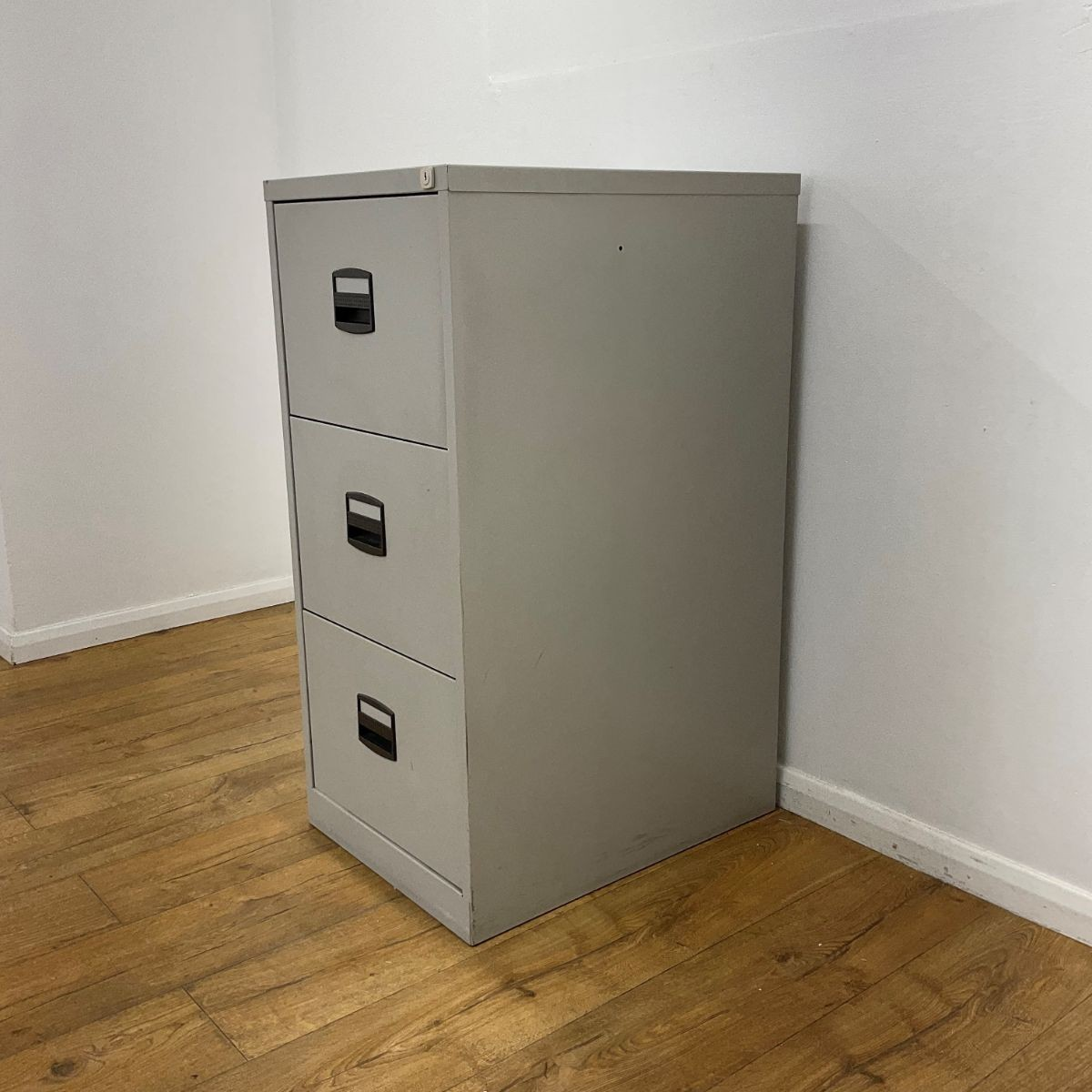 3-drawer steel office cabinet, steel office cabinet, metal office cabinet, 3 drawer metal cabinet, steel filing cabinet, office filing cabinet, vertical filing cabinet, steel storage cabinet, office storage drawers, 3 drawer office cabinet, steel pedestal cabinet, metal pedestal cabinet, office drawer unit, steel drawer unit, lockable steel cabinet, lockable office cabinet, secure office cabinet, secure filing cabinet, lockable drawers cabinet, steel document cabinet, office document cabinet, office storage cabinet, steel file cabinet, 3-tier steel cabinet, 3 compartment steel cabinet, robust steel cabinet, durable steel office cabinet, heavy-duty steel cabinet, reinforced steel cabinet, steel office storage, office supplies cabinet, stationary steel cabinet, steel organization cabinet, office organizer cabinet, steel archive cabinet, archive filing cabinet, document storage steel cabinet, record storage cabinet, steel records cabinet, legal size steel cabinet, A4 steel filing cabinet, letter size filing cabinet, 3 drawer vertical file cabinet, steel office drawer chest, steel drawer filing system, office drawer system, metal drawer system, steel drawer organizer, office file storage cabinet, office document drawers, steel paperwork cabinet, secure paperwork cabinet, office stationery drawer cabinet, office equipment storage cabinet, metal office furniture cabinet, steel office furniture unit, corporate office storage cabinet, commercial steel cabinet, industrial steel cabinet, professional office filing cabinet, workplace storage cabinet, administrative office cabinet, HR office cabinet, finance office cabinet, accounts department cabinet, operations office cabinet, reception office cabinet, manager office cabinet, director office cabinet, CEO office cabinet, staff office cabinet, school office cabinet, hospital office cabinet, clinic office cabinet, government office steel cabinet, public office cabinet, institutional steel cabinet, educational steel cabinet, multipurpose steel office cabinet, multi-use steel cabinet, universal steel storage cabinet, office room drawer cabinet, workspace steel cabinet, office organization steel cabinet, ergonomic office storage cabinet, space-saving steel cabinet, compact steel office cabinet, narrow steel cabinet, tall steel filing cabinet, medium steel cabinet, standard steel cabinet, freestanding steel office cabinet, floor standing steel cabinet, fixed position steel cabinet, anti-tilt steel cabinet, anti-tip filing cabinet, anti-slip base steel cabinet, stable steel filing cabinet, wobble-free steel cabinet, rust-resistant steel cabinet, corrosion-resistant steel cabinet, powder-coated steel cabinet, scratch-resistant steel cabinet, dent-resistant steel cabinet, impact-resistant steel cabinet, waterproof steel cabinet, moisture-resistant steel office cabinet, fire-resistant steel cabinet (general), heat-resistant steel cabinet, office safety cabinet, safety lock steel cabinet, anti-theft steel cabinet, secure lock 3 drawer cabinet, dual-lock steel cabinet, central locking steel cabinet, individual lock drawers cabinet, key lock steel cabinet, cylinder lock steel cabinet, heavy-duty lock filing cabinet, high-security filing cabinet, tamper-resistant steel cabinet, steel cabinet with label holders, drawer label frame cabinet, identification tag drawer cabinet, steel drawer handles cabinet, metal handle drawer cabinet, ergonomic handle steel cabinet, smooth pull drawer cabinet, sliding drawer steel cabinet, ball-bearing drawer slides cabinet, smooth-glide file cabinet, easy-slide drawer cabinet, quiet drawer steel cabinet, soft-close drawer steel cabinet, deep drawer steel cabinet, shallow drawer cabinet, mixed depth drawers cabinet, file drawer steel cabinet, stationery drawer steel cabinet, supplies drawer steel cabinet, multi-purpose drawers cabinet, office tools storage cabinet, printer paper cabinet, documents and forms cabinet, filing and storage cabinet, structured storage steel cabinet, categorized filing cabinet, office workflow cabinet, productivity steel storage, office efficiency cabinet, workspace organization cabinet, office decluttering cabinet, clean office storage cabinet, neat office filing cabinet, modern steel cabinet, contemporary steel cabinet, minimalist office cabinet, traditional steel cabinet, classic office filing cabinet, industrial style steel cabinet, office interior cabinet, matching office furniture cabinet, grey steel cabinet, white steel cabinet, black steel cabinet, beige steel cabinet, two-tone steel cabinet, powder coated finish cabinet, matte finish steel cabinet, glossy finish steel cabinet, textured finish cabinet, workplace storage solution, office furniture storage cabinet, steel drawer cupboard, office drawer cupboard, metal drawer cupboard, filing cupboard steel, steel file cupboard, workplace metal cabinet, robust drawer cabinet, tough steel cabinet, office archive drawer cabinet, confidential file storage cabinet, secure documentation cabinet, legal document steel cabinet, medical record steel cabinet, patient file steel cabinet, accounting file cabinet, policy file cabinet, contracts storage steel cabinet, operations documents cabinet, HR files drawer cabinet, office archival cabinet, long-term storage steel cabinet, reference file steel cabinet, administrative filing cabinet, versatile steel cabinet, adjustable steel cabinet, high capacity steel cabinet, large capacity drawer cabinet, heavy load drawer cabinet, reinforced drawer cabinet, anti-collapse drawer cabinet, weight-bearing steel cabinet, long-lasting steel cabinet, commercial grade steel cabinet, industry grade steel cabinet, enterprise office filing cabinet, contract grade steel cabinet, BIFMA-style steel cabinet, office renovation cabinet, workspace upgrade cabinet, new office setup cabinet, startup office cabinet, executive office filing cabinet, directors files cabinet, office file management cabinet, classification steel cabinet, filing room steel cabinet, document control cabinet, office compliance storage, legal compliance file cabinet, recordkeeping steel cabinet, filing solutions steel cabinet, storage enhancement cabinet, office redesign storage cabinet, efficient office steel cabinet, practical drawer cabinet, functional steel office cabinet, everyday office storage cabinet, essential office filing cabinet, must-have office storage, best steel filing cabinet, popular steel drawer cabinet, top-rated steel cabinet, customer favorite office cabinet, best-selling drawer cabinet, trusted office storage cabinet, reliable steel office cabinet, long-term use steel cabinet, eco-friendly steel cabinet, recyclable steel cabinet, sustainable steel storage, green office steel cabinet, low maintenance steel cabinet, easy clean steel cabinet, wipeable steel cabinet, hygiene-friendly steel cabinet, clinic-grade steel filing cabinet, hospital-grade steel cabinet, corporate-grade steel filing cabinet, business-class steel office cabinet, premium steel office cabinet, high-quality steel cabinet, superior steel filing cabinet, well-engineered steel cabinet, precision-built steel cabinet, high performance steel cabinet, efficient filing cabinet, space-optimized cabinet, drawer stacking cabinet, vertical office drawer cabinet, upright steel cabinet, file management cabinet, workplace storage hub, document station steel cabinet, admin storage solution, classified document cabinet, secure file storage unit, metal office storage furniture, professional filing solution, office resource drawer cabinet, steel office chest, office drawer chest, compact file chest steel, office archive box cabinet, office operations steel cabinet, meeting room storage cabinet, shared office storage cabinet, open-plan office cabinet, corporate workplace cabinet, back office steel cabinet, front office filing cabinet, reception office storage cabinet, functional workplace drawer cabinet, business filing cabinet, office filing solution, record storage solution, multi-file drawer cabinet, multipurpose filing drawers, metal drawer chest, secure office chest, office cabinet for documents, office cabinet for supplies, office cabinet for paperwork, steel cabinet for contracts, strong metal cabinet, premium metal filing cabinet, and countless more optimized variations related to steel cabinets, filing, storage, drawers, office furniture, and organizational search intents.